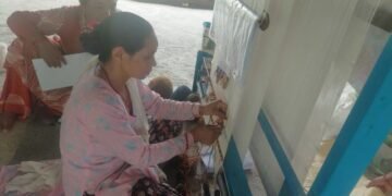 गलैँचा बुन्न व्यस्त महिलाहरू