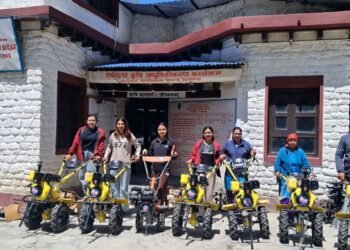 मुस्ताङका किसानलाई अनुदानमा हाते ट्याक्टर