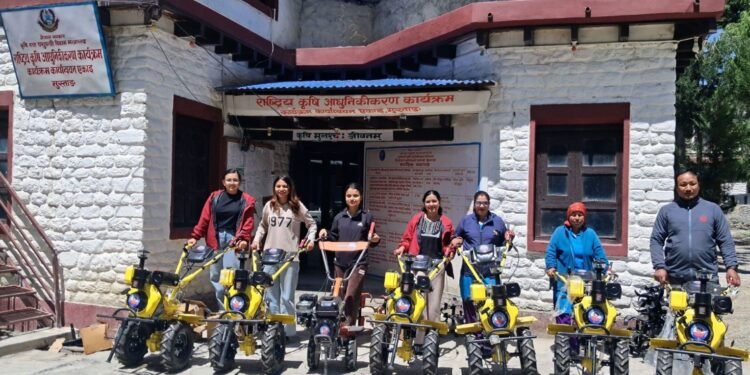 मुस्ताङका किसानलाई अनुदानमा हाते ट्याक्टर