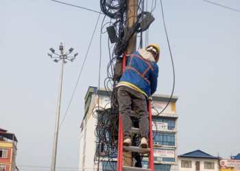 अव्यवस्थित तार हटाइँदै
