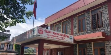 पोखराको खोलाघरमा बनेका अवैध संरचना हटाइँदै