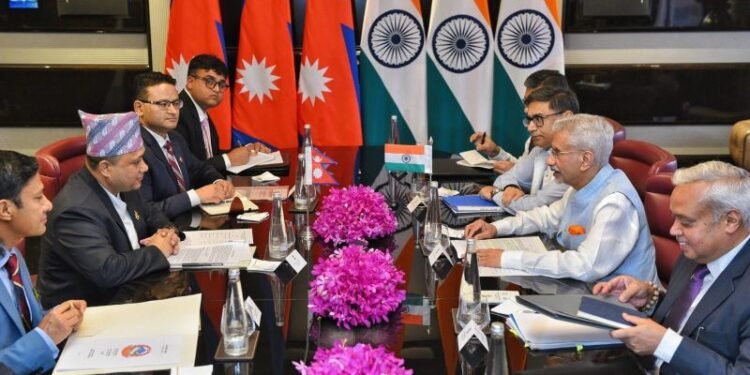नेपाल र भारतका विदेशमन्त्रीबीच भेटवार्ता : द्विपक्षीय सम्बन्धमा नयाँ अध्यायको सुरुआत हुने विश्वास
