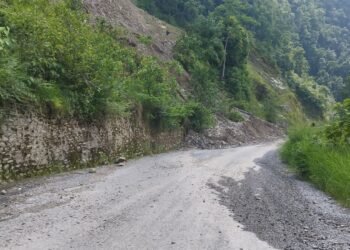 आजदेखि बेँसीसहर-चामे र मध्यपहाडी लोकमार्गमा सवारी सञ्चालनमा रोक