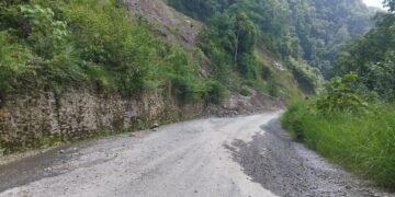 आजदेखि बेँसीसहर-चामे र मध्यपहाडी लोकमार्गमा सवारी सञ्चालनमा रोक