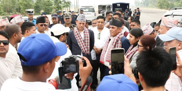 सभामुख र राष्ट्रियसभा अध्यक्षद्वारा दोधरा–चाँदनीमा प्रस्तावित सुक्खा बन्दरगाह क्षेत्रको अवलोकन