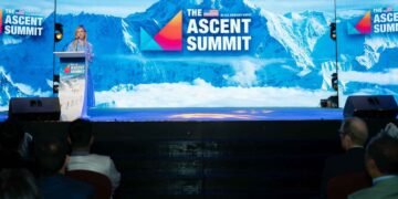 पर्वतारोहण सुरक्षामा अमेरिकी प्रविधि उपयोगी हुनसक्छः अमेरिकी उपविदेशमन्त्री रोजर्स