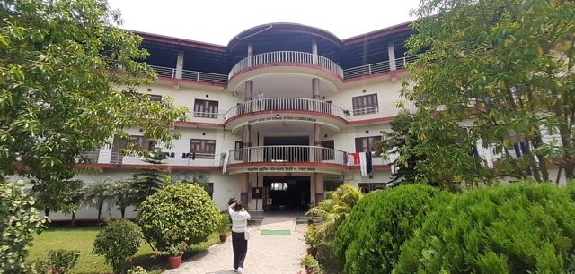 आलेख– स्वास्थ्योपचार सेवा दिँदै प्राकृतिक चिकित्सालय
