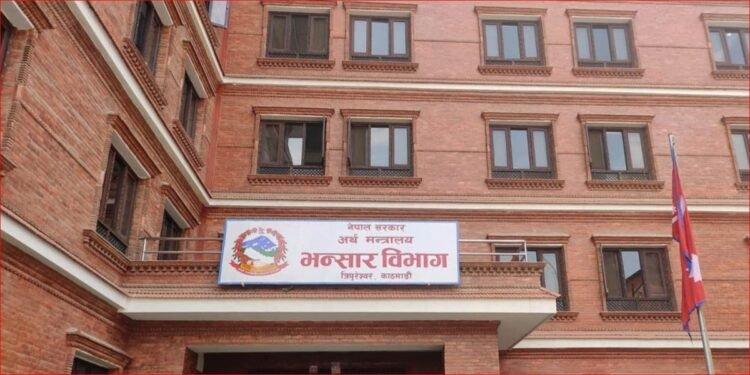 विद्युतीय सवारी जाँचपास प्रकरणमा रसुवा भन्सारका १३ कर्मचारी निलम्बित