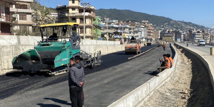 अरनिको राजमार्ग स्तरोन्नतिः ‘बिटुमिन’ अभावले दुई महिनादेखि काम प्रभावित