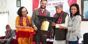 शिक्षामन्त्री पोखरेलद्वारा डा डिल्लीरमण रेग्मी राष्ट्रिय तथा अन्तरराष्ट्रिय शान्ति पुरस्कार प्रदान