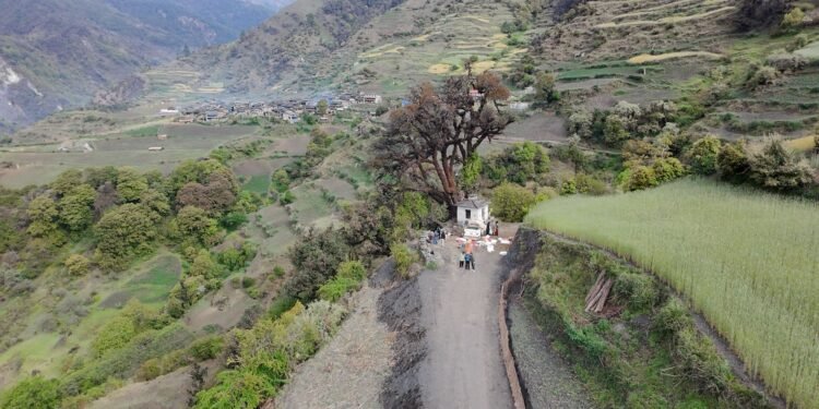 धवलागिरिका दुर्गम गाउँमा सडक सञ्जालको पहुँच