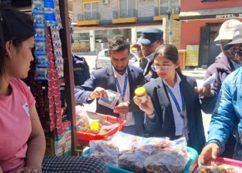 मुस्ताङका होटल र पसलमा अनुगमन