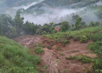 सिलिचोङमा पहिरो : ७ परिवार विस्थापित, विद्युत्, सञ्चार र यातायात ठप्प