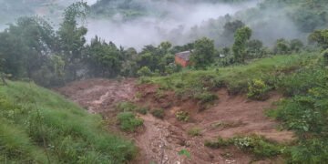 सिलिचोङमा पहिरो : ७ परिवार विस्थापित, विद्युत्, सञ्चार र यातायात ठप्प