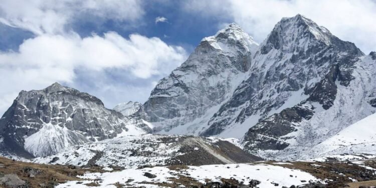 सगरमाथा क्षेत्रमा शव व्यवस्थापनमा खेलाची, कडा कानुन र नियमन जरूरी