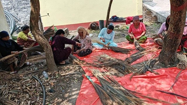 वन उद्यममा जोडिँदै नवलपुरका महिला