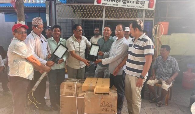 शुक्लाफाँटा आसपासका हात्ती प्रभावित बस्तीमा स्वचालित बत्ती जडान