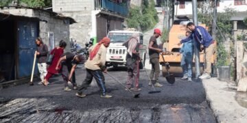 दरवाङमा सडक पुगेको १९ वर्षपछि कालोपत्र