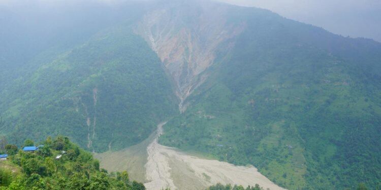 बोपुङको वासिङ पहिरोः बर्सेनि उठीबास हुँदै आसपासका स्थानीयवासी