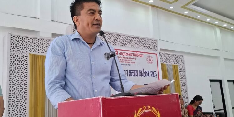 एसईईमा उत्कृष्ट नतिजा ल्याउने विद्यार्थीहरूलाई वडा कार्यालयद्वारा सम्मान