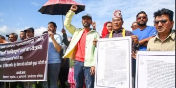 नागढुङ्गा सुरुङमार्ग उद्घाटनकै दिन स्थानीयको विरोध, विभिन्न माग राख्दै प्रदर्शन
