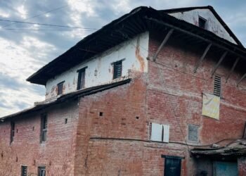 ‘ताल्चा लागेका घर, एक्लिएका बूढापाका’