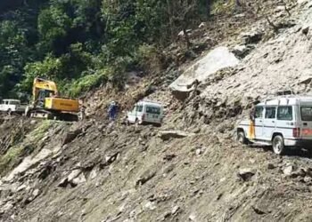 मार्ग खुलेको ५४ वर्षसम्म सडक स्तरोन्नति हुन नसक्दा यात्रु कष्टपूर्ण यात्रा गर्न बाध्य