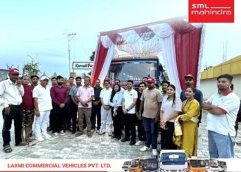 लक्ष्मी कमर्सियल भेहिकल्सद्वारा सुर्खेतमा ग्राहक भेटघाट सम्पन्न, नयाँ स्कुल बस ‘हिरोई’सार्बजनिक