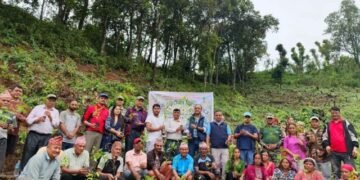 तनहुँको सामुदायिक वनमा रुद्राक्षको बिरुवा रोपन