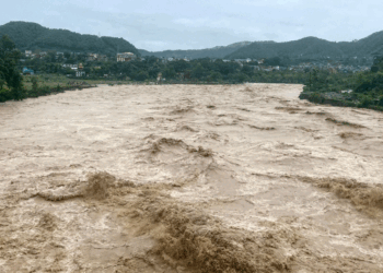 सेती नदीको बाढीले सुपरसेती आयोजनास्थलमा रहेको सेनाको ब्यारेक बगायो