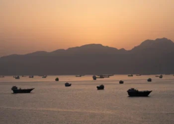 स्ट्रेट अफ हर्मुज पार गर्ने प्रयासमा रहेका तीन वटा तेल ट्याङ्कर इरानी नियन्त्रणमा