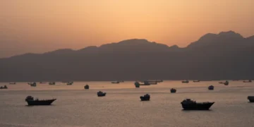 स्ट्रेट अफ हर्मुज पार गर्ने प्रयासमा रहेका तीन वटा तेल ट्याङ्कर इरानी नियन्त्रणमा
