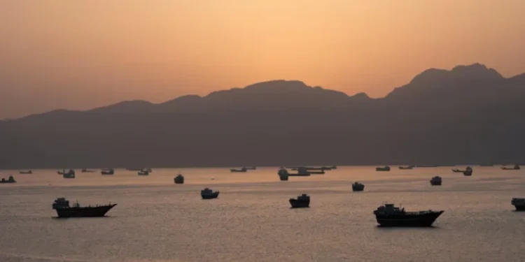 स्ट्रेट अफ हर्मुज पार गर्ने प्रयासमा रहेका तीन वटा तेल ट्याङ्कर इरानी नियन्त्रणमा