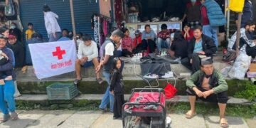 पाँच दिनपछि धुञ्चेमा‘जेनेरेटर’: निःशुल्क मोबाइल चार्ज,टुटेको आशालाई जोड्दै