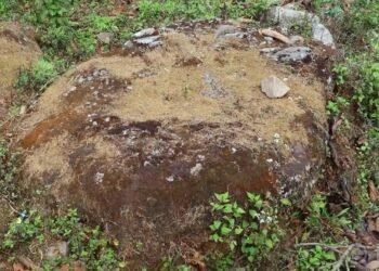 संरक्षणको पर्खाइमा हतुवागढीको ऐतिहासिक ‘फलाम ढुङ्गा’