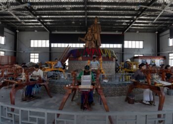 तिब्बतमा परम्परागत बुनाइ सीप संरक्षण गर्दै सहकारी