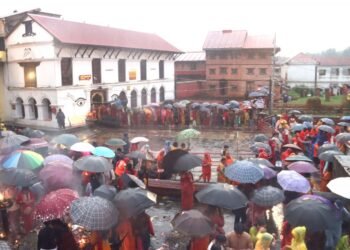 पशुपतिनाथमा दर्शनार्थीको ओइरो (फोटो फिचर)