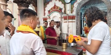 शान्तिको कामना गर्दै गृहमन्त्रीद्वारा पूजार्चना