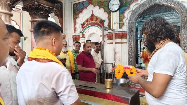 शान्तिको कामना गर्दै गृहमन्त्रीद्वारा पूजार्चना