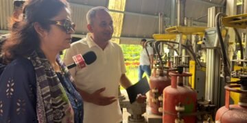 ग्यासको अभावः कम्पनी र डिपोमा उद्योग मन्त्रीको अनुगमन