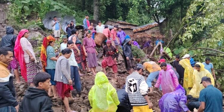 जाजरकोटको रिसाङ पहिरोमा परी दुई जना बेपत्ता, सात घाइते