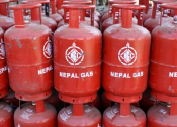 खाना पकाउने ग्यासको बढी मूल्य लिने एभरेष्ट मार्ट स्टोरलाई दुई लाख जरिवाना