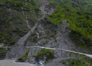 फापरखेत पहिरोको विकल्पमा मोटरेबल पुल