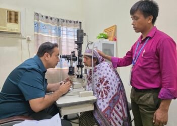 नेपाली नेत्र विशेषज्ञद्वारा बङ्गलादेशको ठाकुरगाँवमा निःशुल्क आँखा शिविर