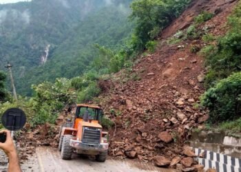 बाढीबाट तीन सडक पूर्ण र छ आंशिक रूपमा अवरुद्ध