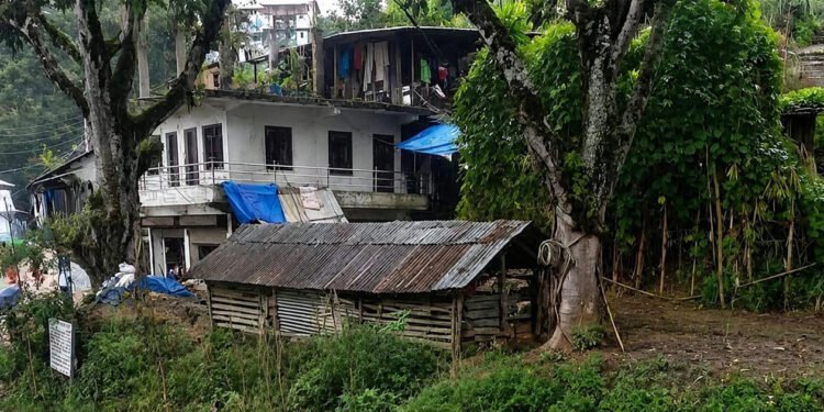 सार्वजनिक चौतारा अतिक्रमणको आरोप, सरकारी निकायमा उजुरी