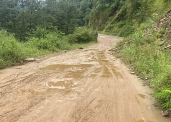 दुई वर्षमा सक्नुपर्ने सडक १० वर्षमा पनि उस्तै