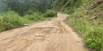 दुई वर्षमा सक्नुपर्ने सडक १० वर्षमा पनि उस्तै