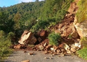 पहिराले बैतडीको ढोल्यामोड–पुर्चौंडी हाट सडक अवरुद्ध