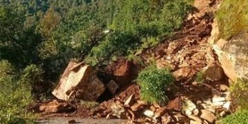 पहिराले बैतडीको ढोल्यामोड–पुर्चौंडी हाट सडक अवरुद्ध
